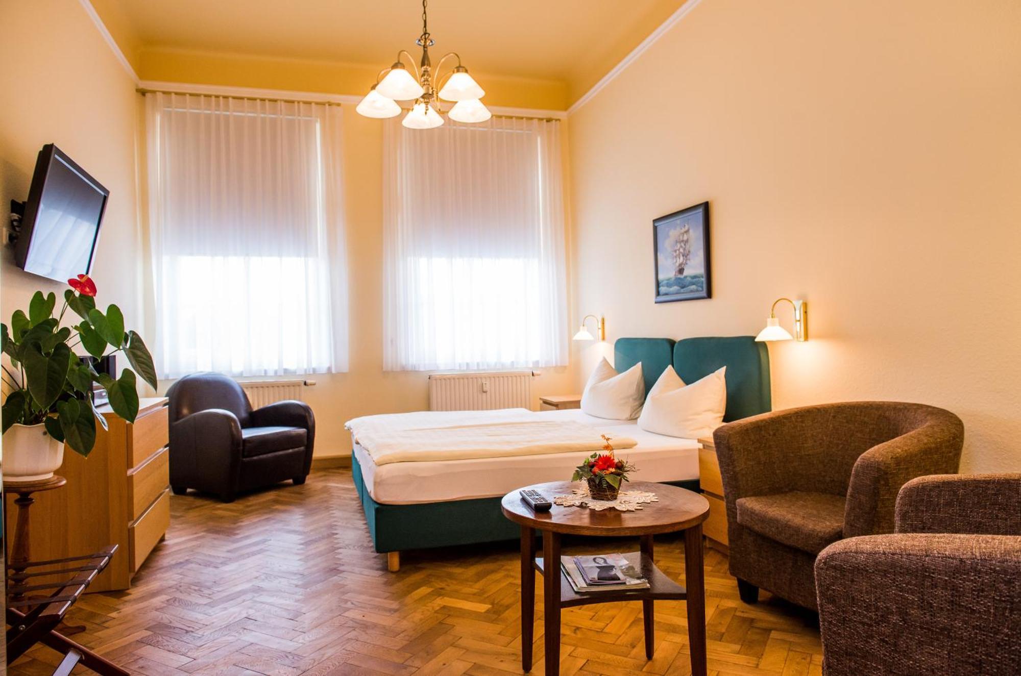 Two-Bedroom Apartment,829456310:JPEG