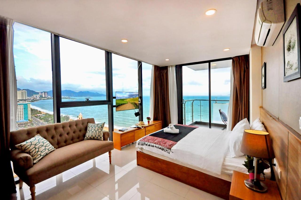 Connecting apartment with sea view balcony