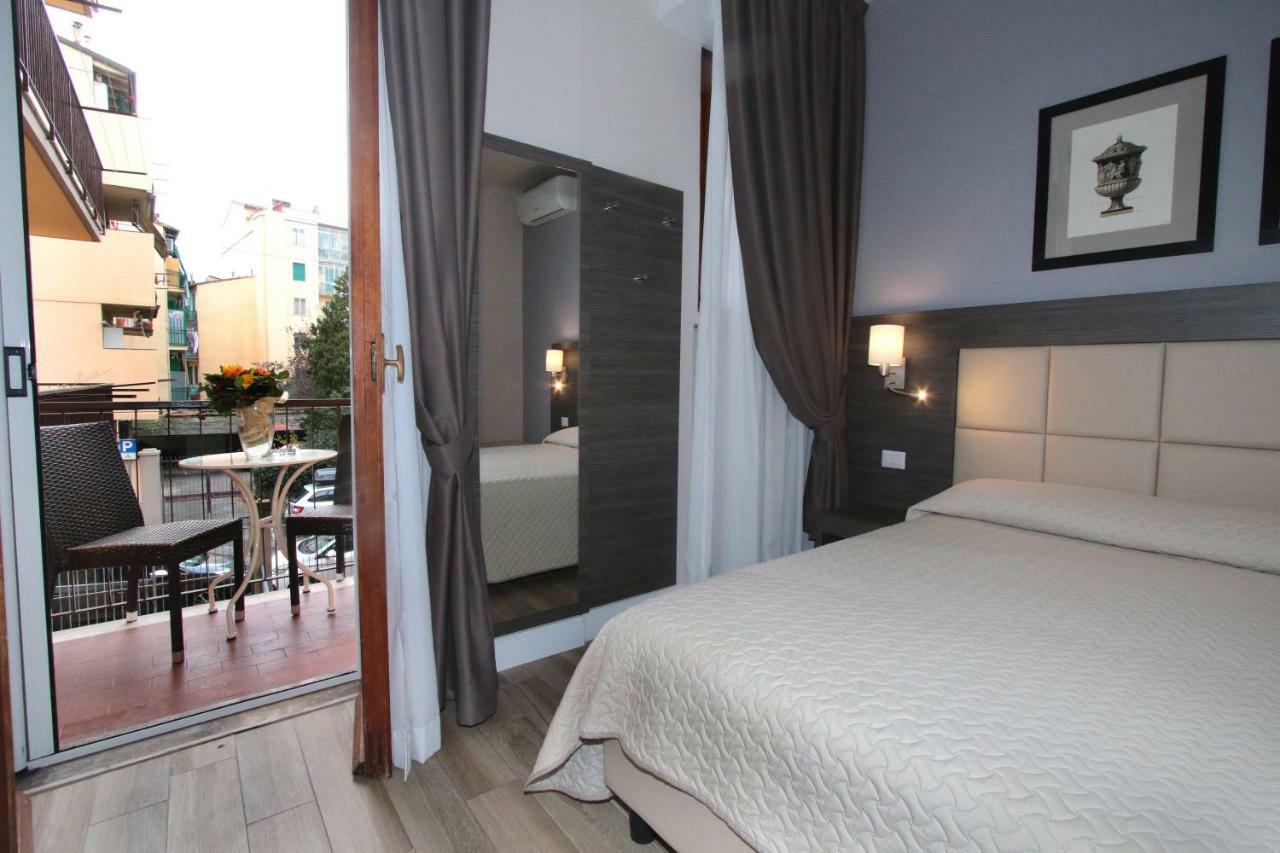 Twin Room Private Bathroom