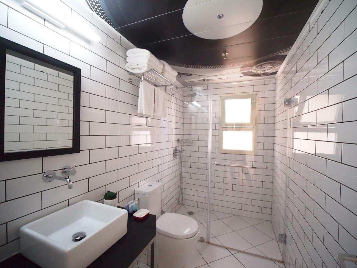 Superior One Bedroom Apartment,1213843159:JPEG