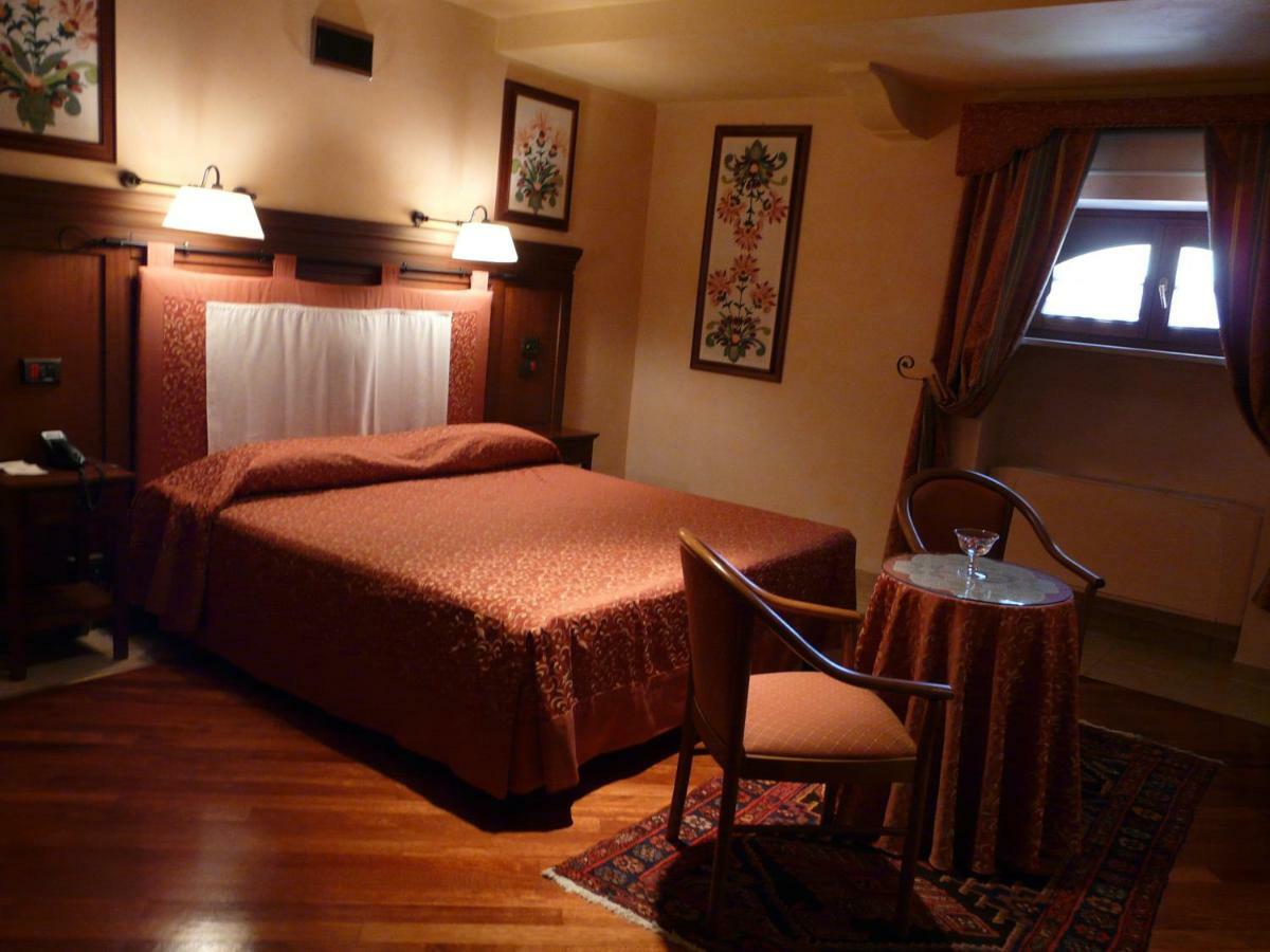 Small Double Room,1204835566:JPEG