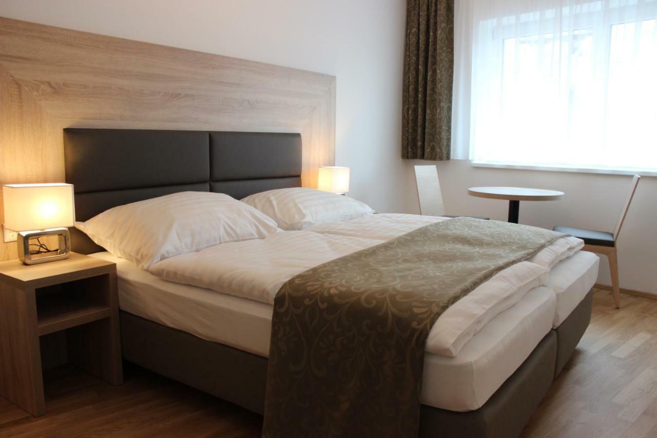 Two-Bedroom Apartment,862372166:JPEG