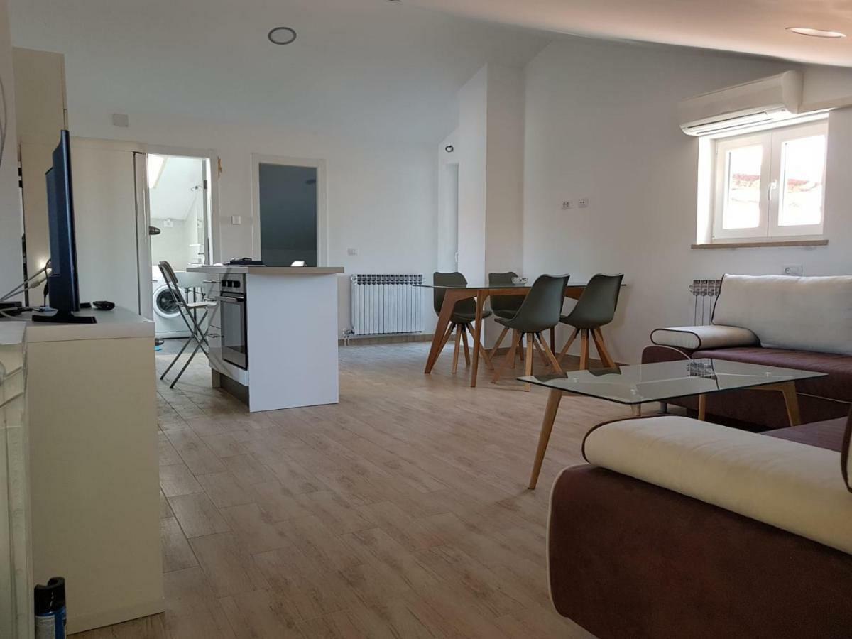 Two-Bedroom Apartment,882900403:JPEG