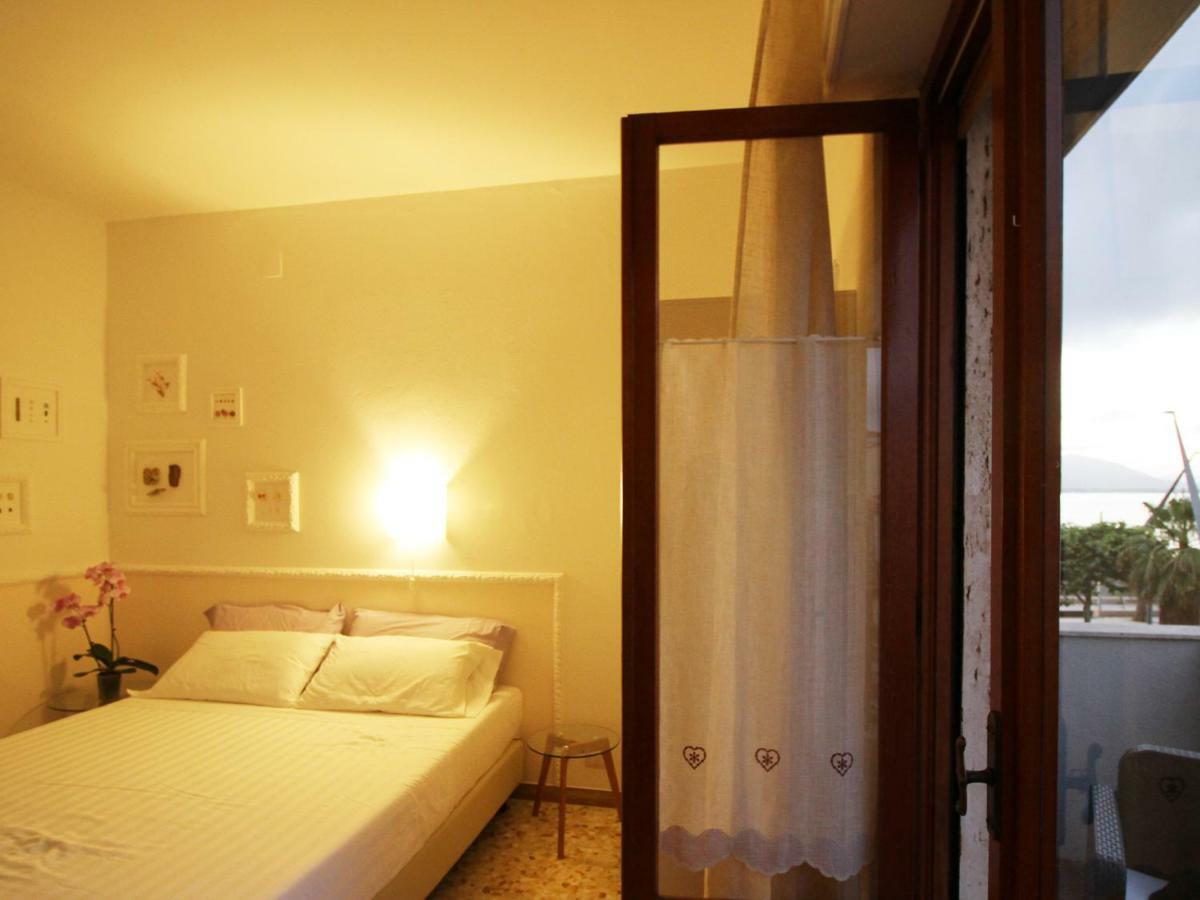 Studio Apartment with Sea View,903485050:JPEG