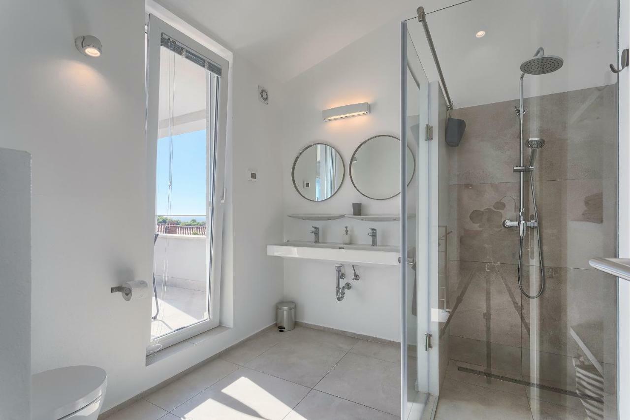 Two-Bedroom Apartment Balcony Sea View
