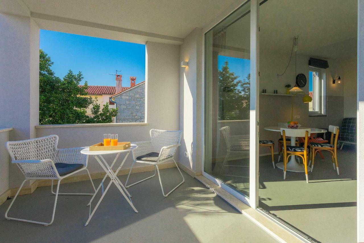 Comfort One-Bedroom Apartment Balcony