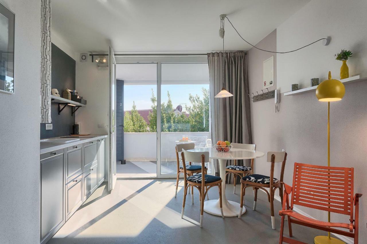 Comfort One-Bedroom Apartment Balcony