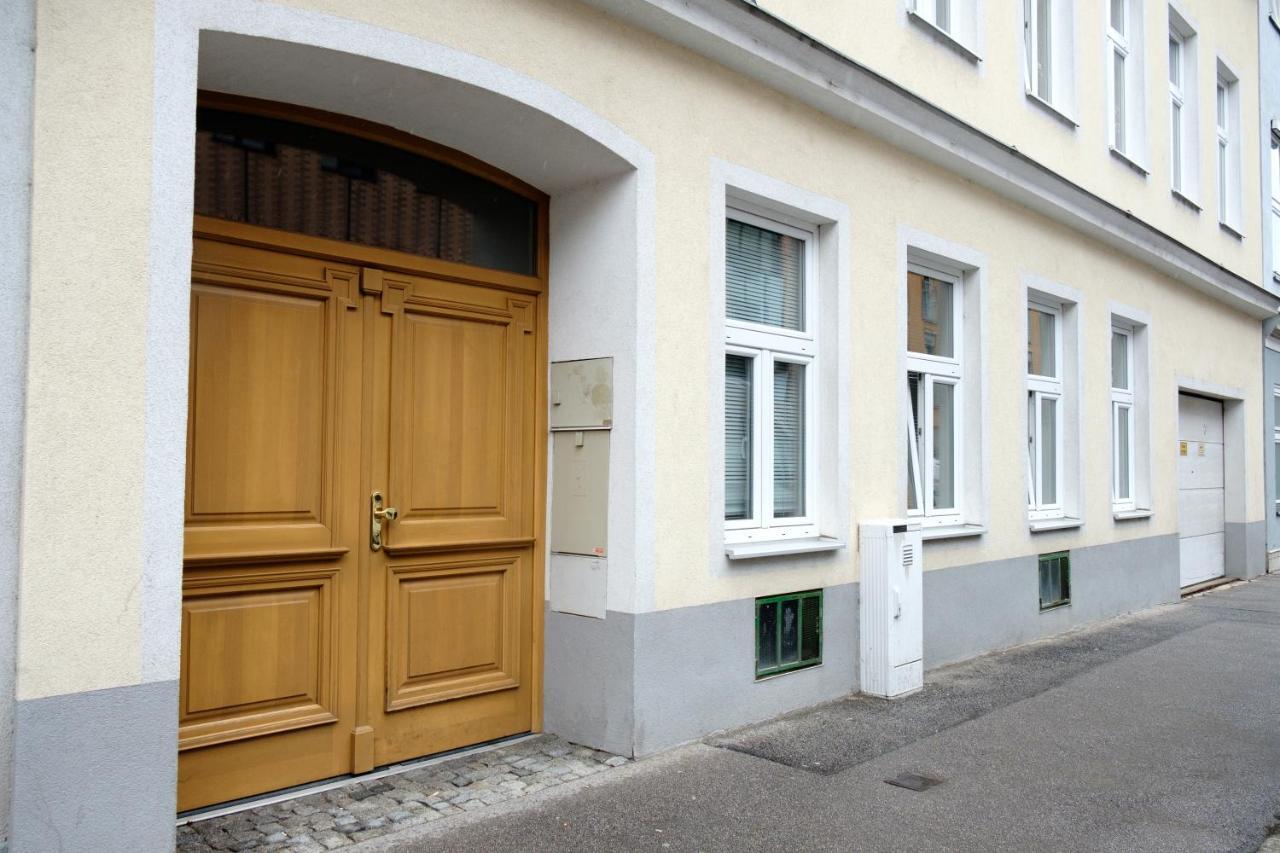 Two-Bedroom Apartment,1053646366:JPEG