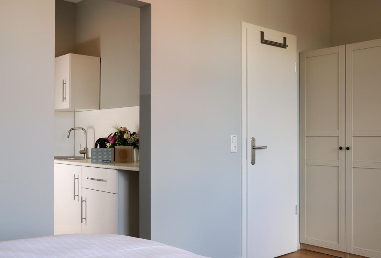 One-Bedroom Apartment,922418167:JPEG