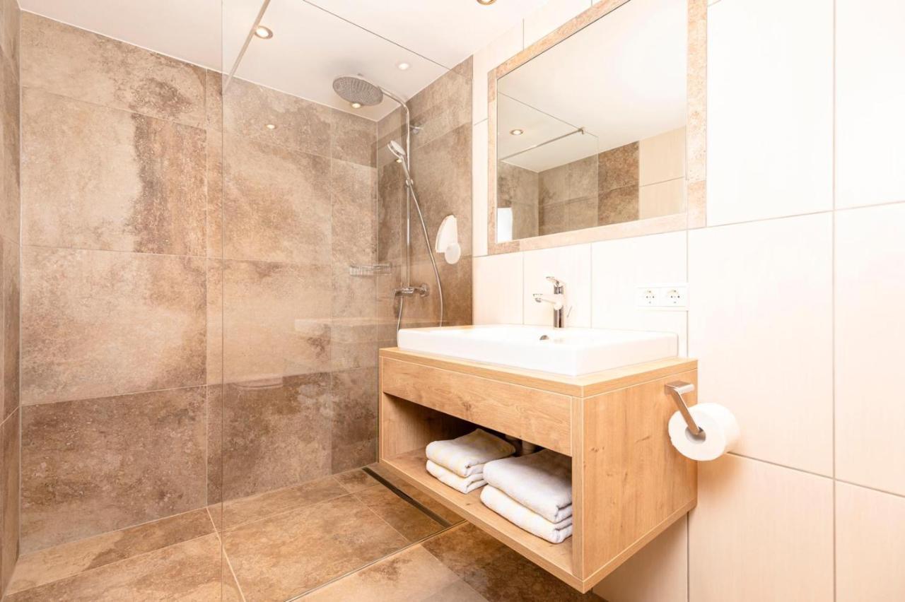 One-Bedroom Apartment,960454918:JPEG