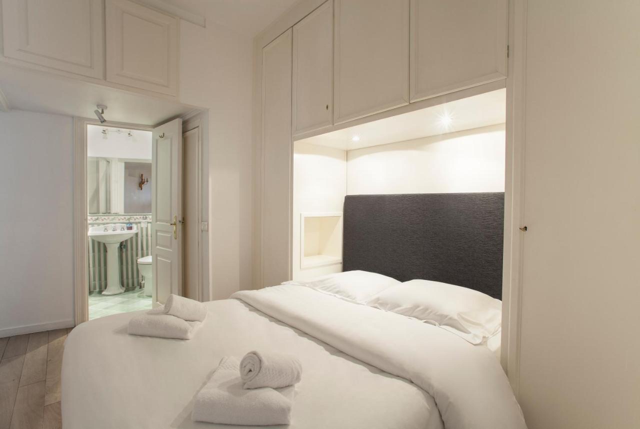 Deluxe One-Bedroom Apartment 1
