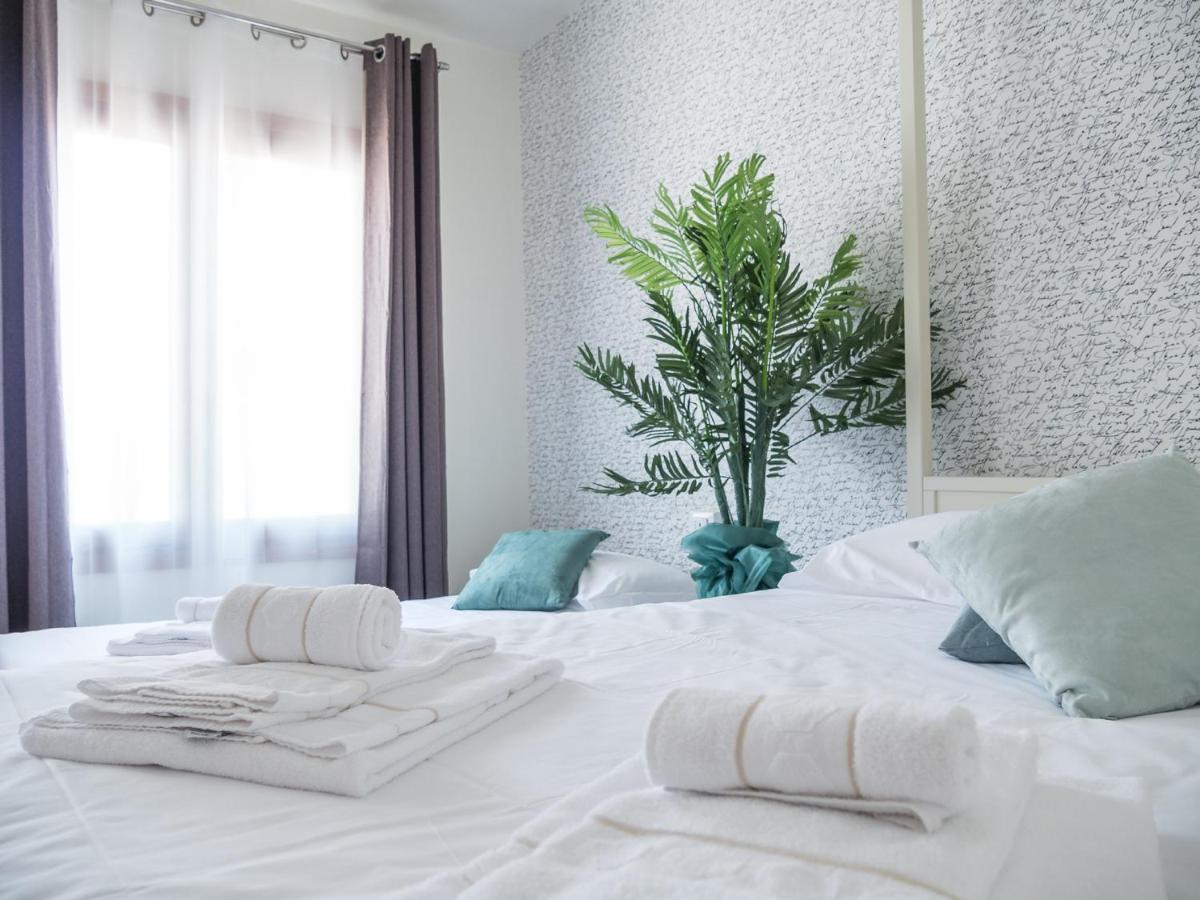 Two-Bedroom Apartment with Terrace,1081159429:JPEG