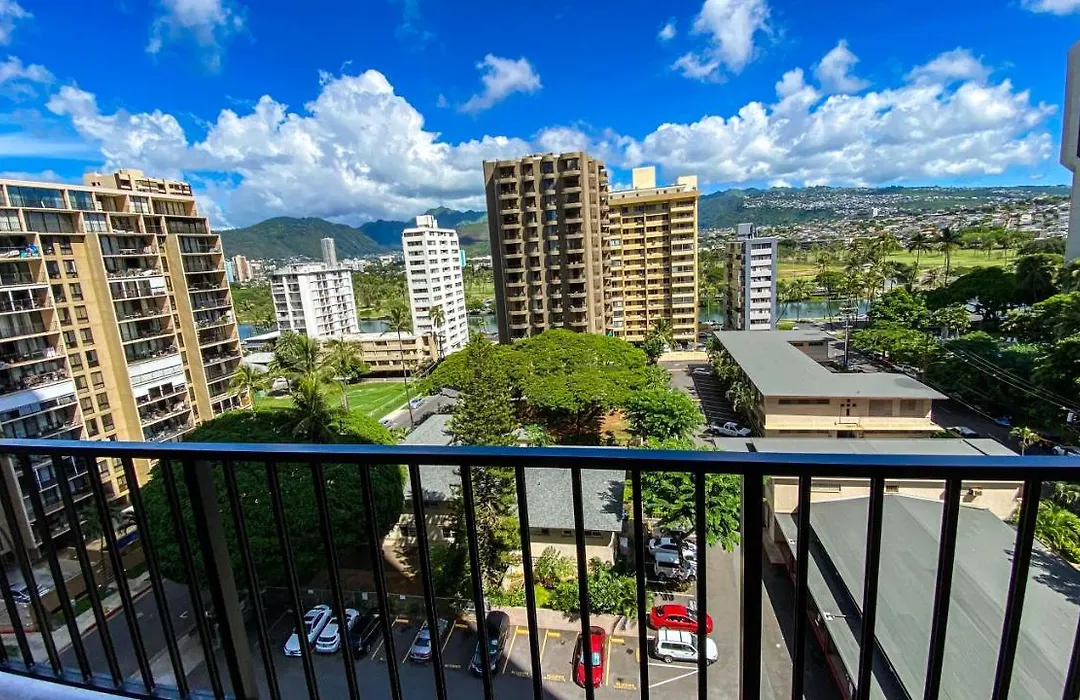 Waikiki Banyan Suites W Free Parking-1