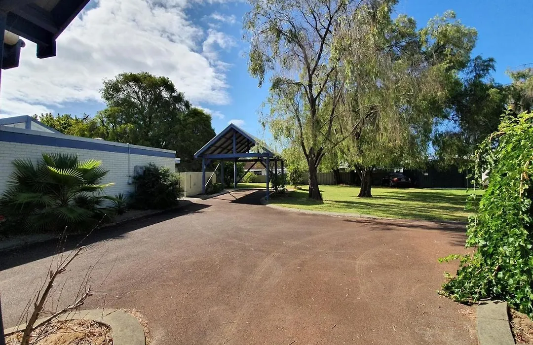 Busselton Holiday Units-1