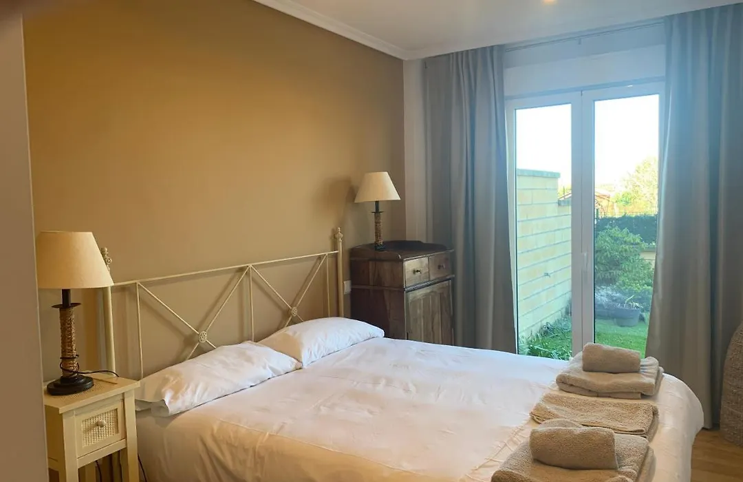apartamento con jardín privado y barbacoa a 5 min playas santander-1