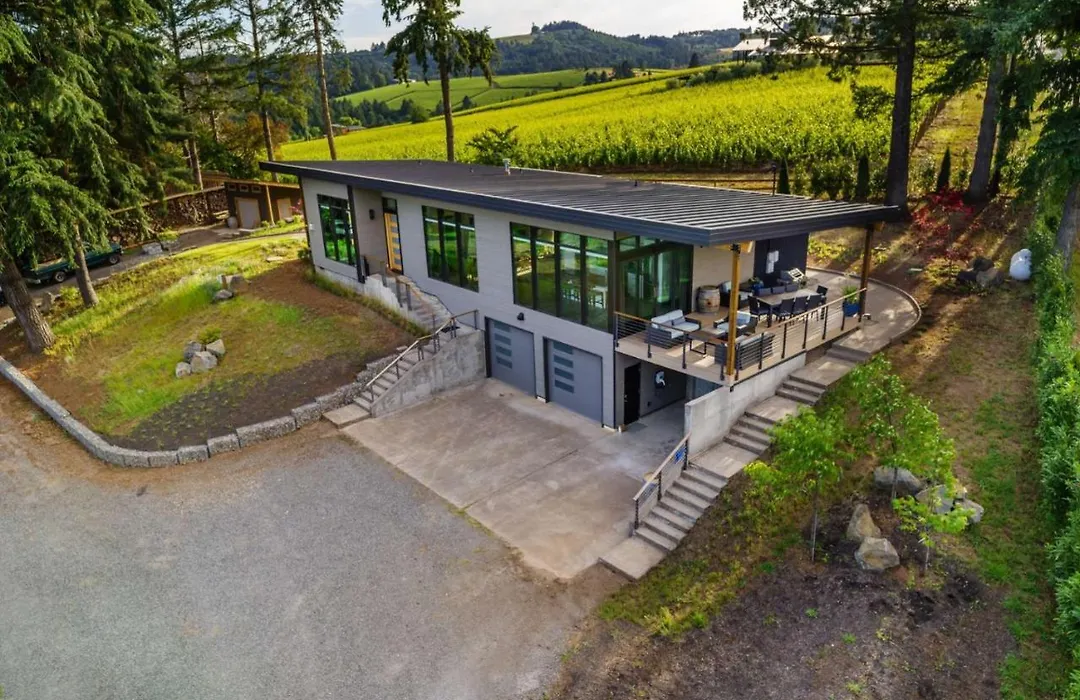Dundee Hills Villa-1