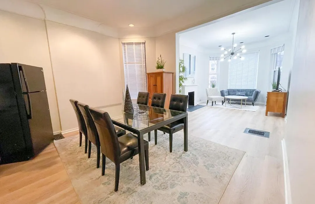 Wrigleyville Friends Unit - 5Bdrm-1