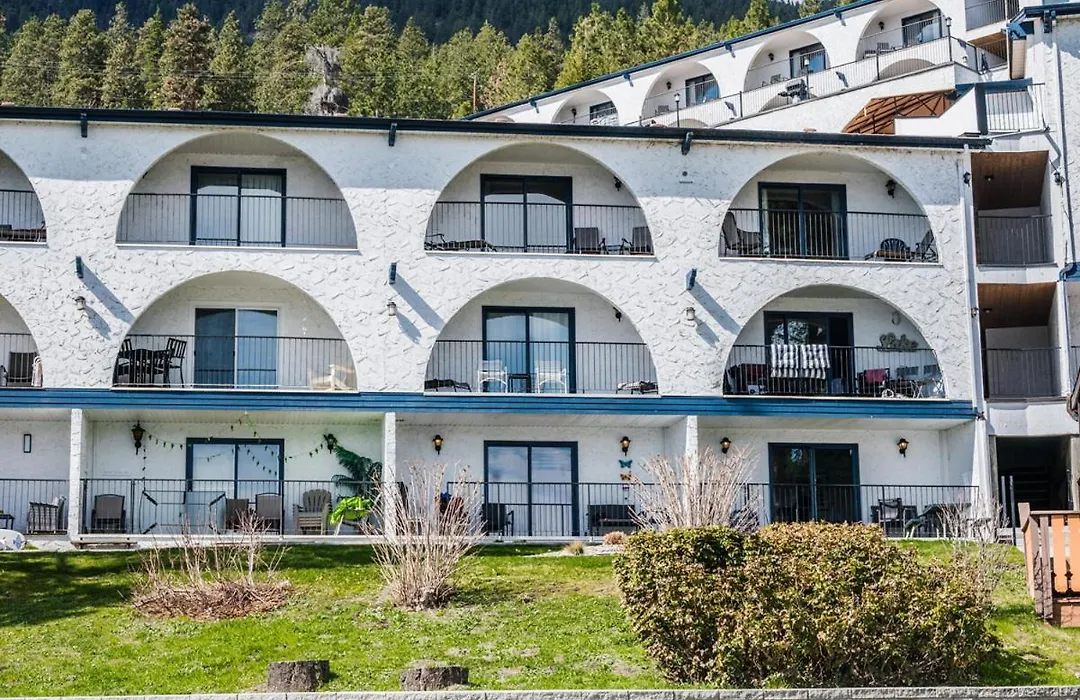 Cozystay Signature Lake Okanagan Resort-1