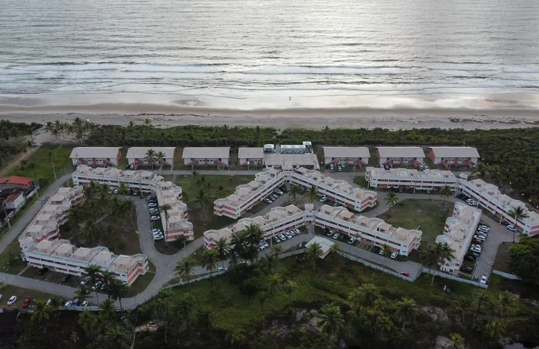 Apto em condomínio na praia, com terraço, em Ilhéus-BA-1