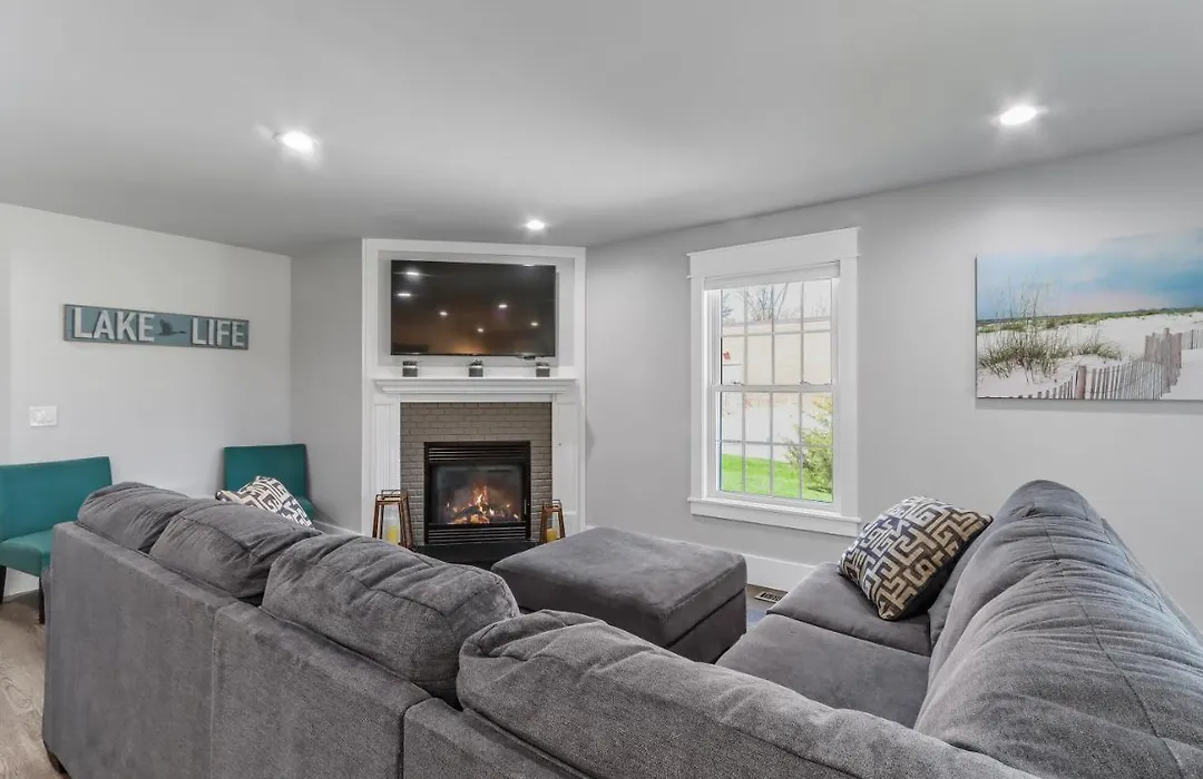 Williams Bay House - Cherry Street Retreat-1