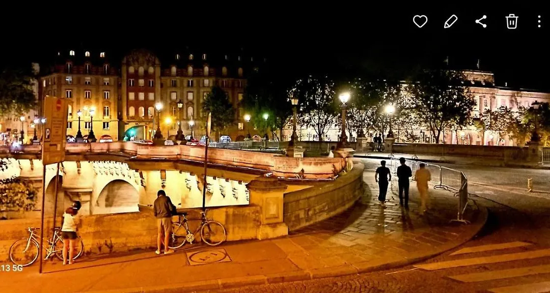 Emily In Paris-1