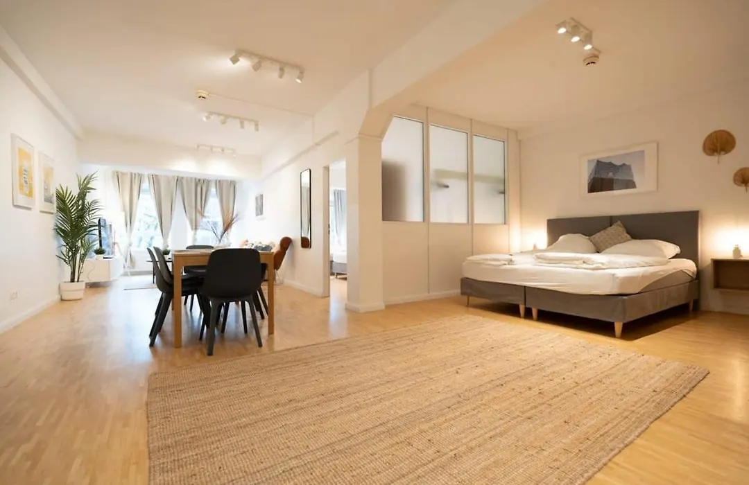Hamburg City Center Apartment-1
