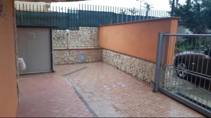 Appartamento con giardino Mondragone-1