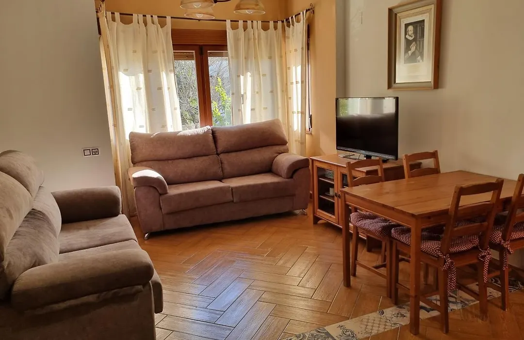Apartamentos Rurales La Platea-1