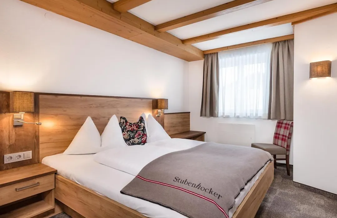 Apartments & Garni Alpenrose-1