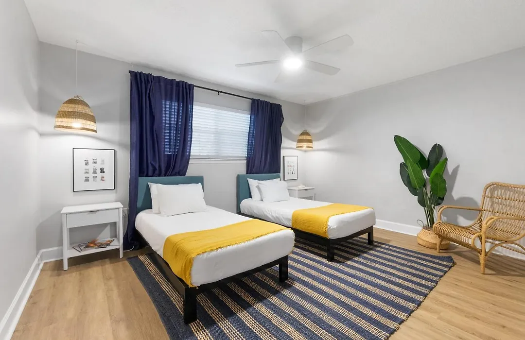 Island Suite - Walk To Downtown!-1