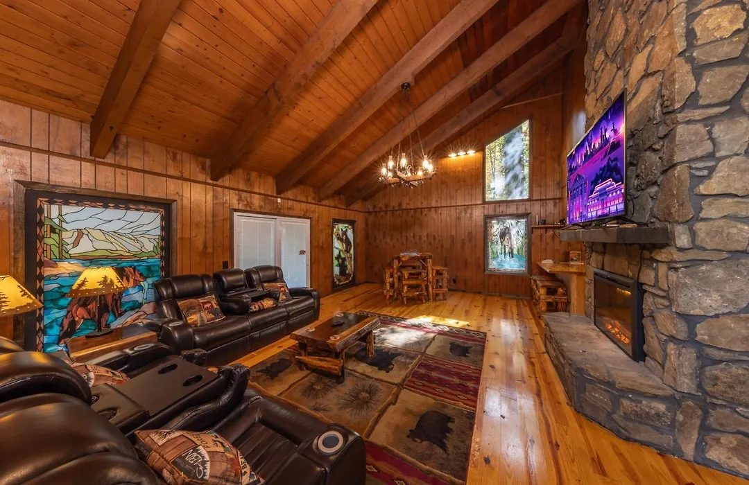 Bear Creek Lodge: Riverside Retreat near Downtown Helen-1