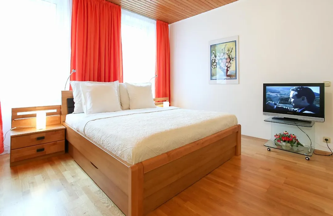 Lovely Apartment I Close To Main Station I 10 Minutes To Belvedere-1