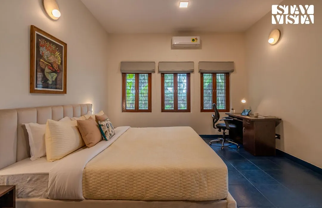 Stayvista At The Lakeshore With Lake View, Wifi, Garden-1