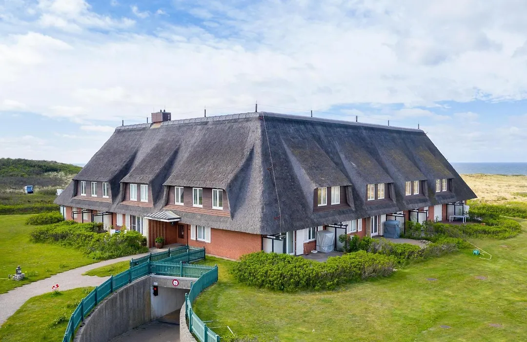 Ferienwohnung Kliffsand 17 urlauben unter Reet mit Meerblick in Kampen, Sylt-1