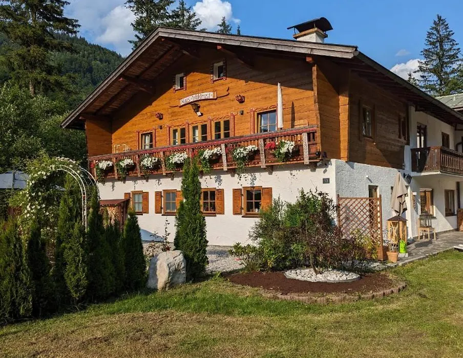 Haus Waldrast Ferienwohnungen-1