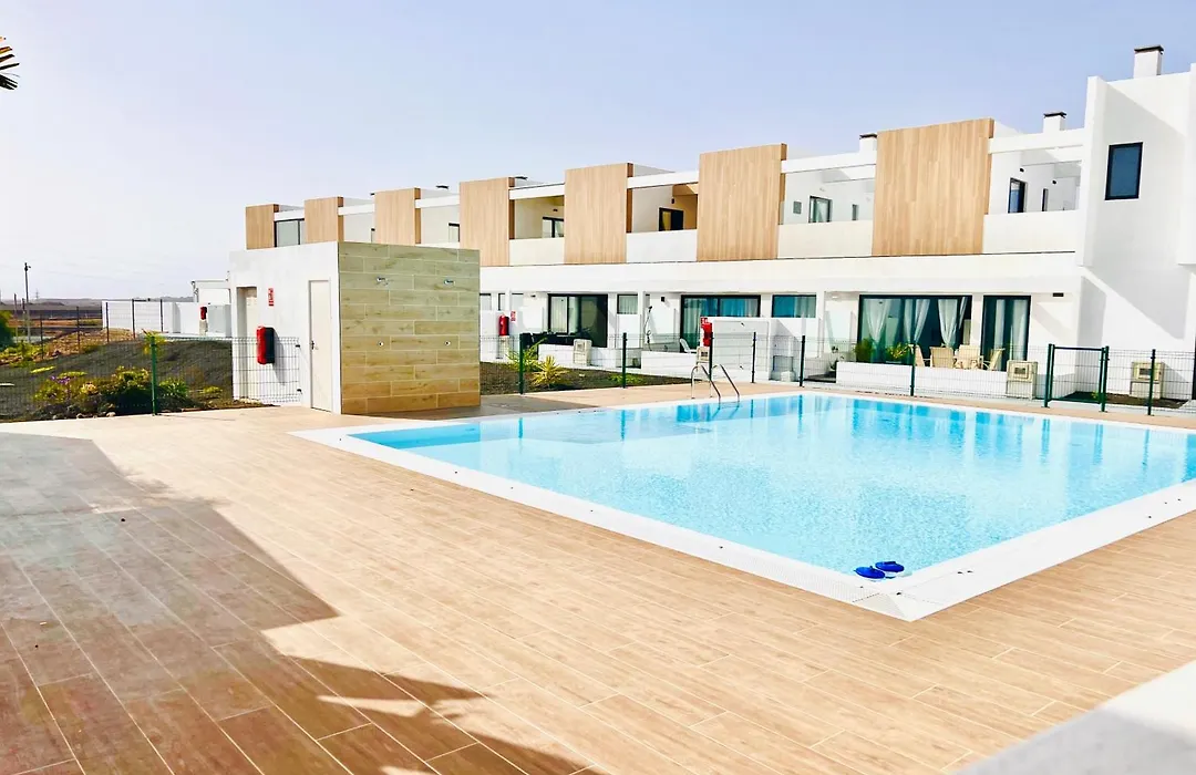El Palmeral - Exlusive Villa With Private, Heated Pool In Corralejo-1