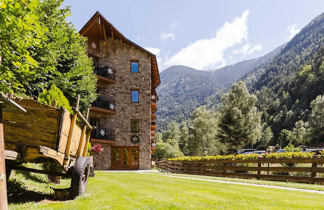 Apartaments La Neu-Mountain Lodges & Restaurant-1