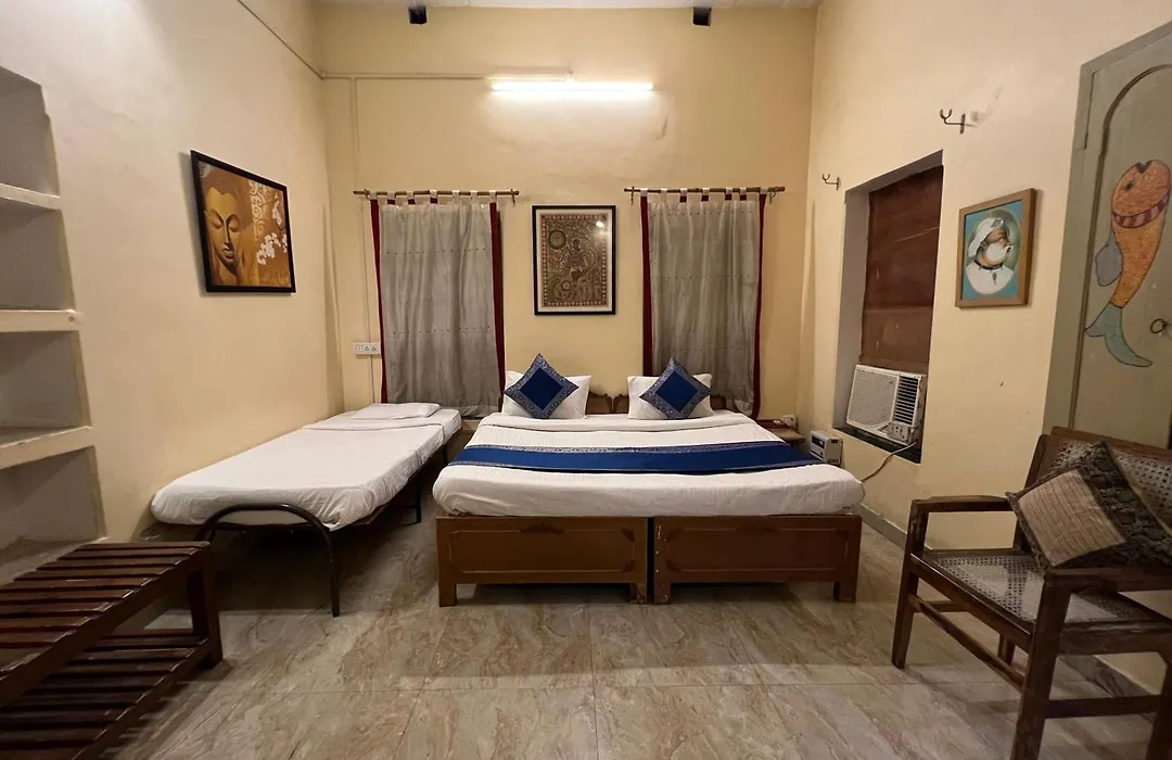 Cozy Inn-1