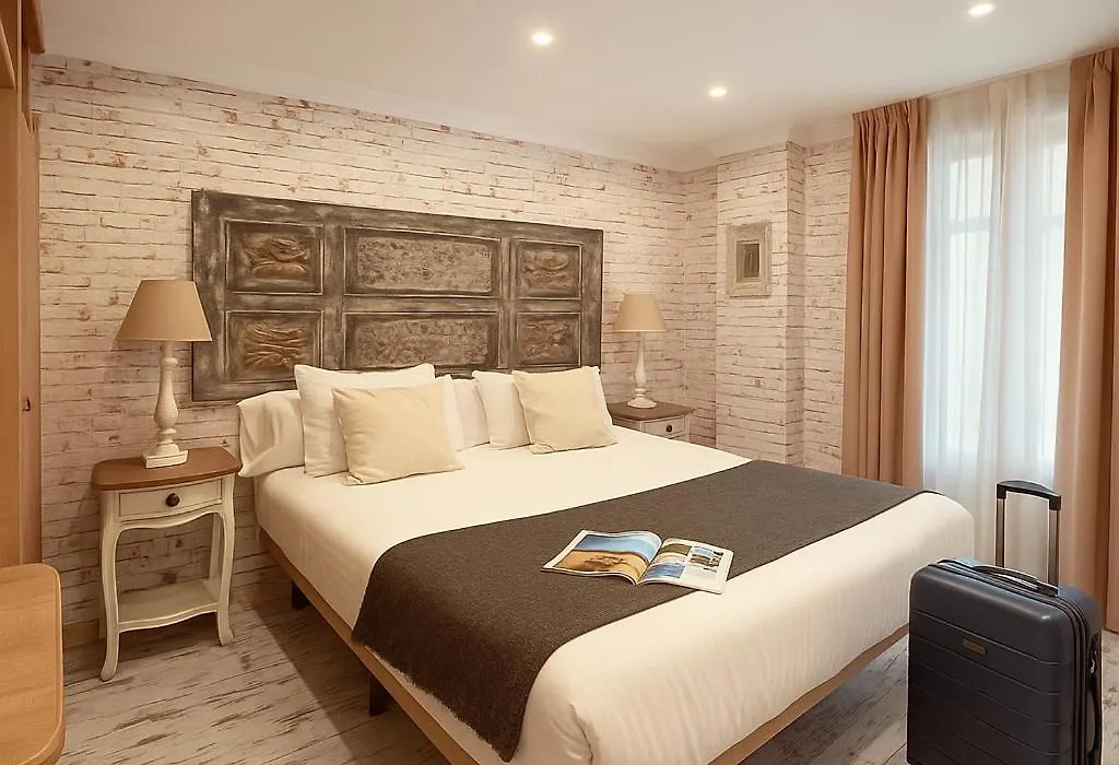 Apartamentos Sevilla Palace-1