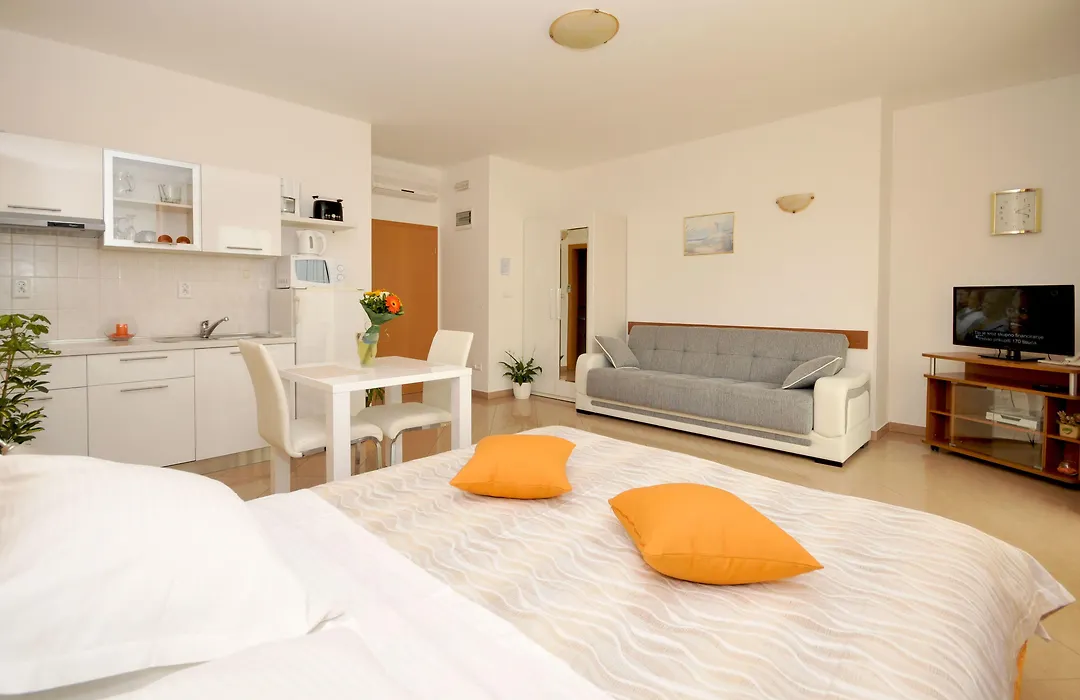 Apartmani Trogir-1