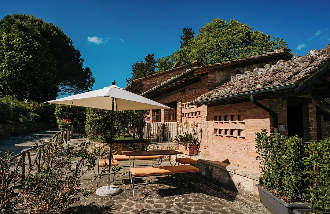 Borgo Il Poggiaccio Residenza Turistico Alberghiera-1
