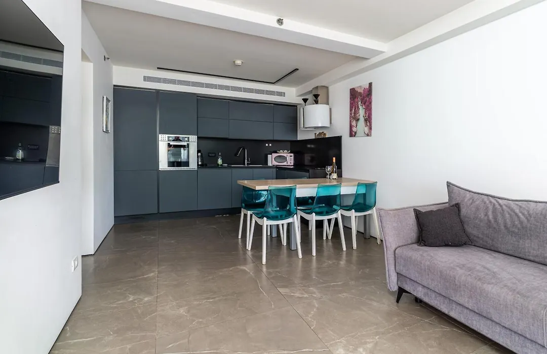 Netanya Seaview Aparthotel-1