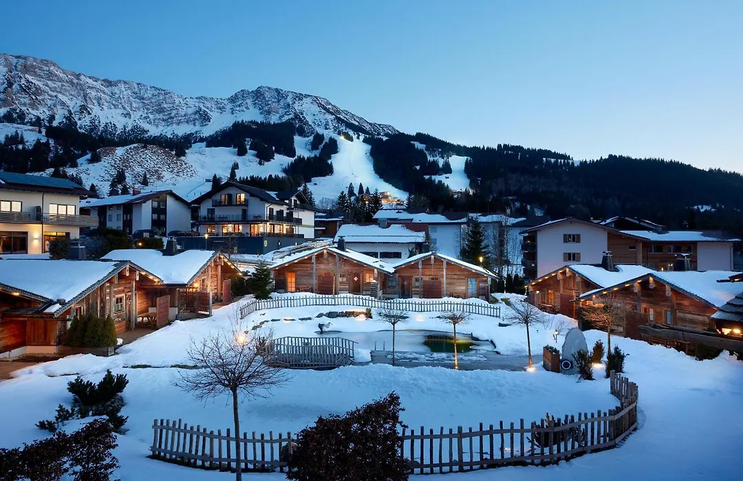 Alpin Chalets Oberjoch - Luxus Unterkunft mit privatem SPA und Zugang zu 3000 qm SPA Panoramahotel Oberjoch-1