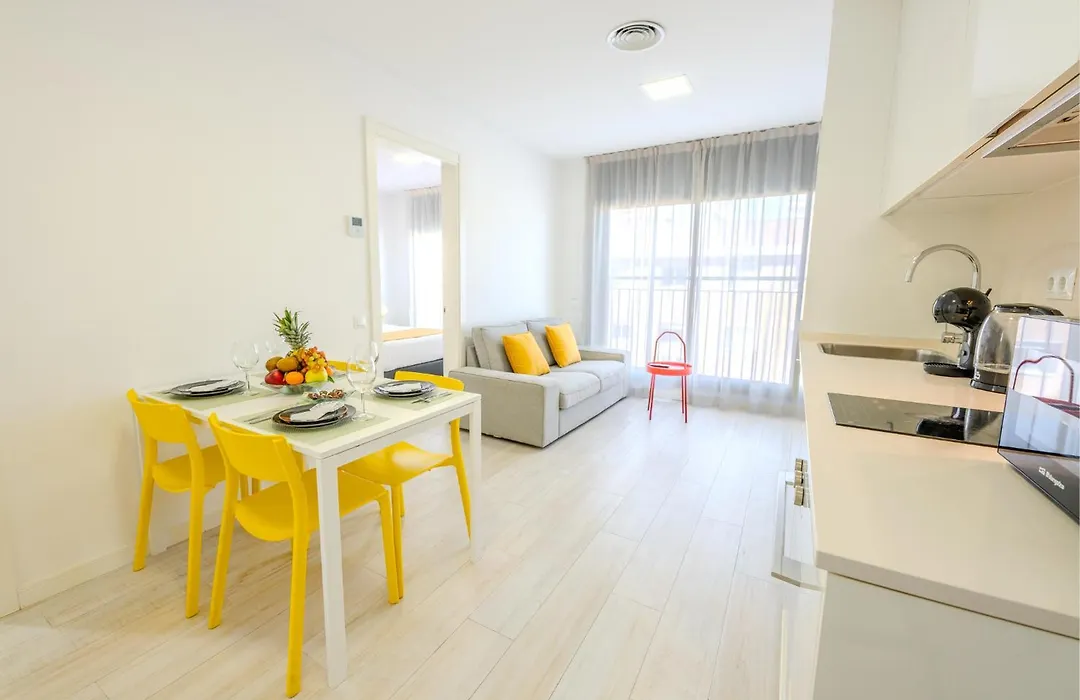 Castell Beach Aparthotel-1
