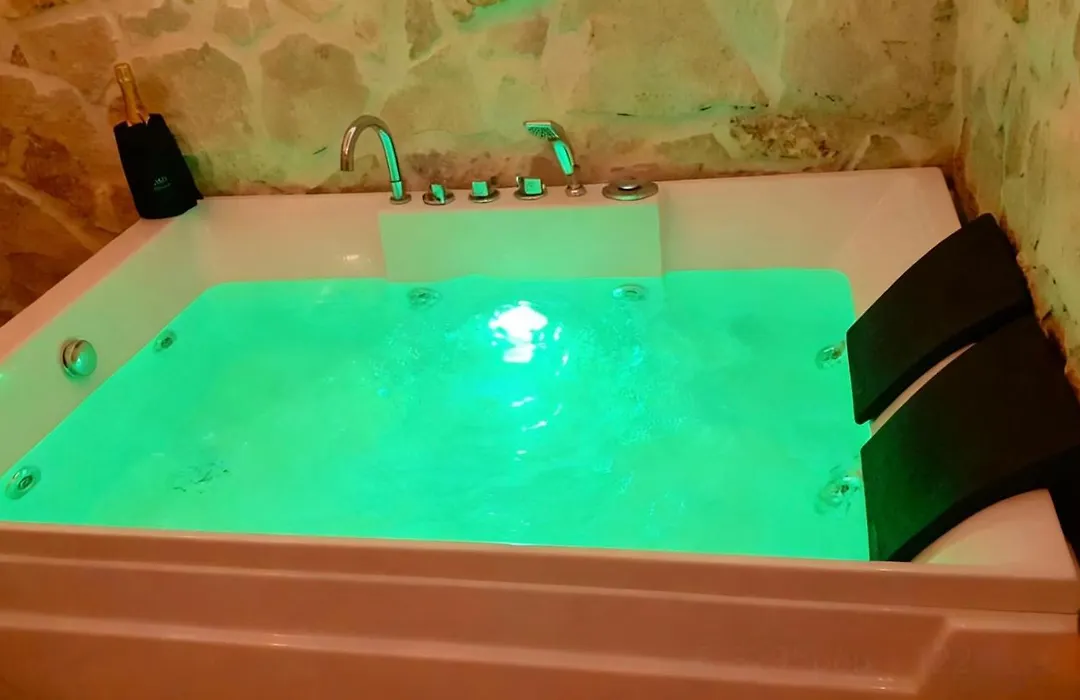 Apulia Lux-1