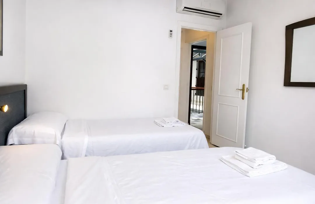 Apartamentos Larga 70-1