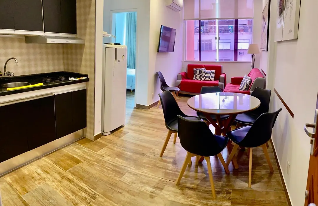 Apartamento Xavier da Silveira 40-1