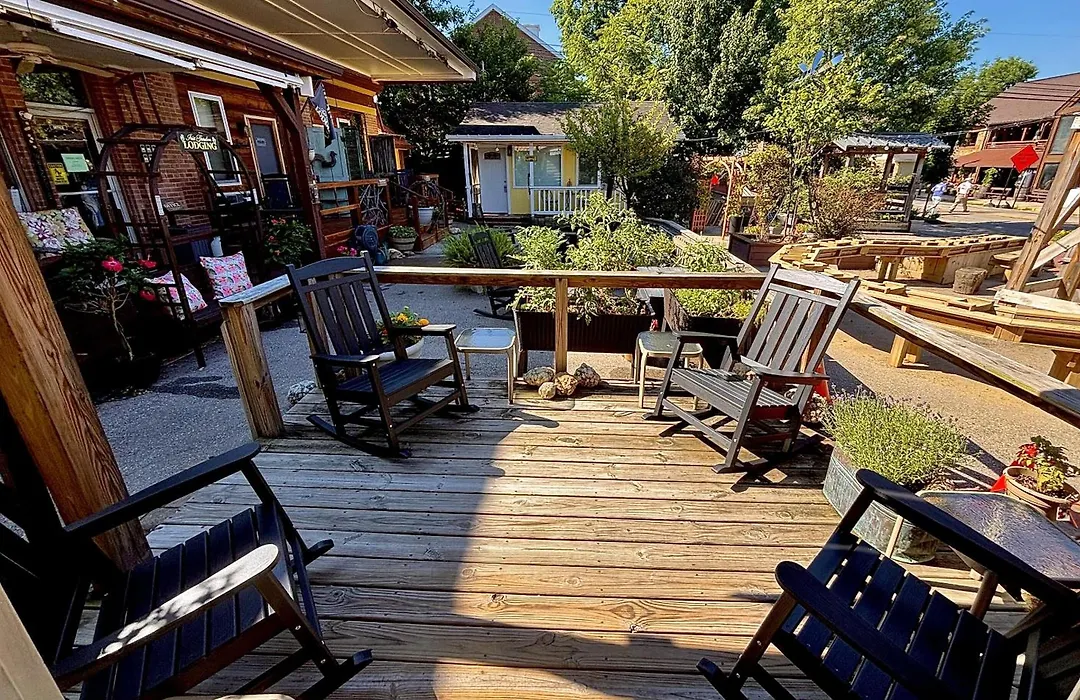 The Iris Garden Downtown Cottages And Suites-1