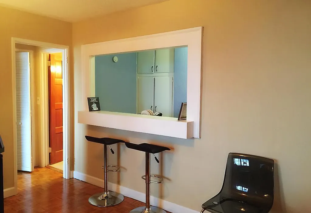 Downtown 1 Bedroom Apartment 18H-1