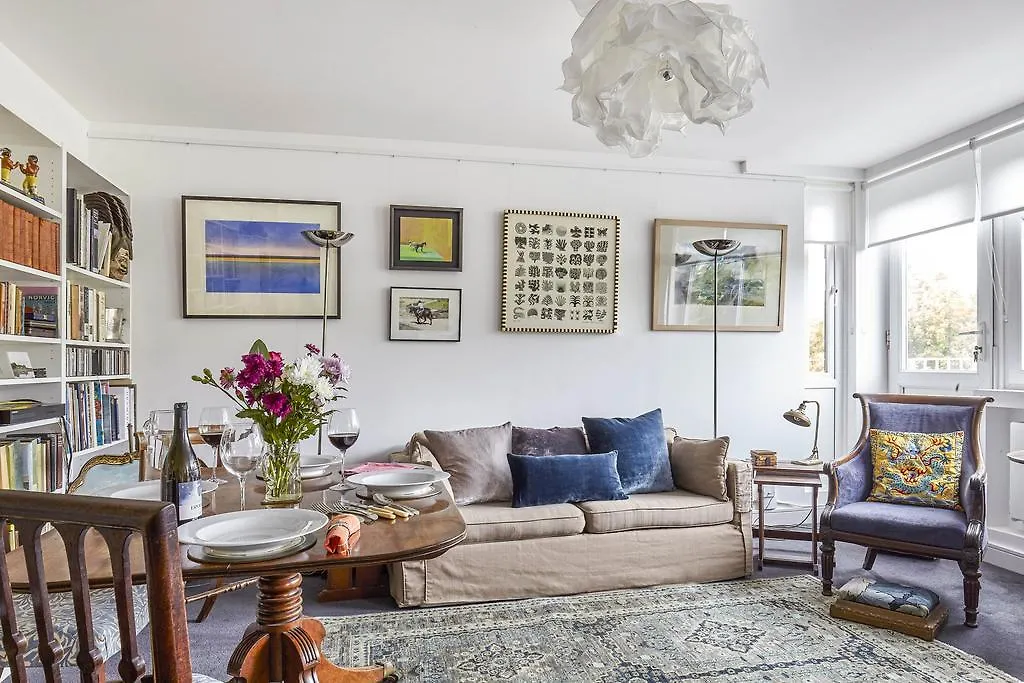 Vintage Regents Park Apartment-1
